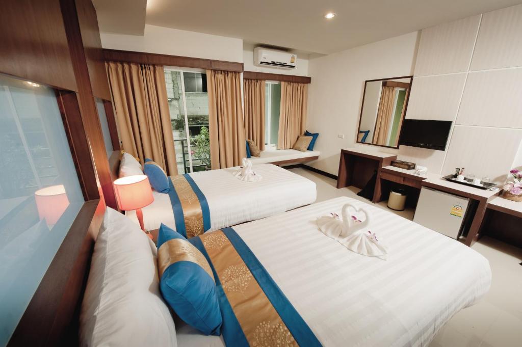 Hotel Blue Sky Patong Habitación foto
