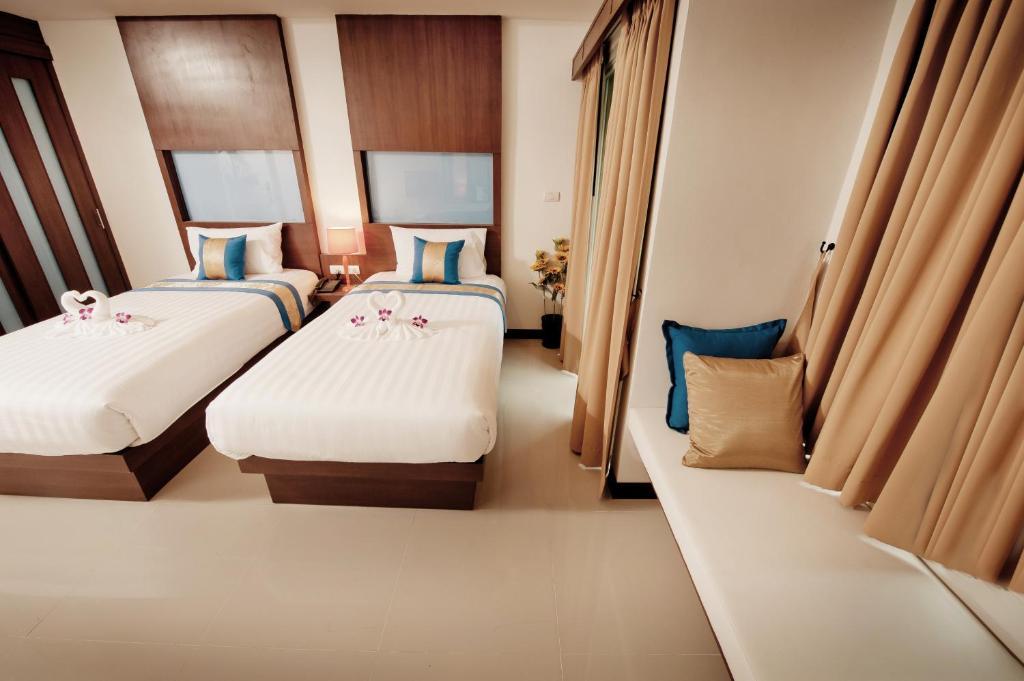 Hotel Blue Sky Patong Habitación foto