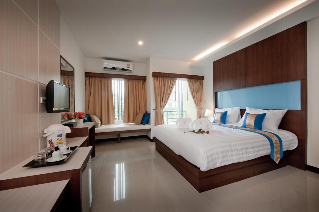 Hotel Blue Sky Patong Habitación foto