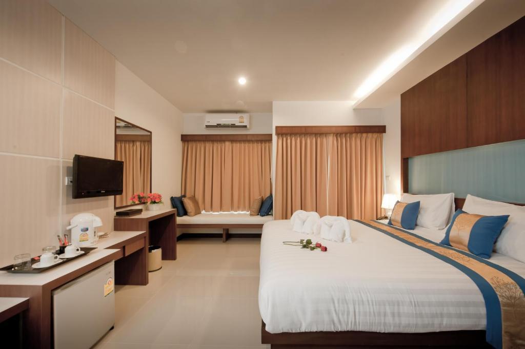 Hotel Blue Sky Patong Habitación foto