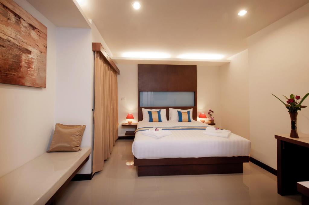 Hotel Blue Sky Patong Habitación foto