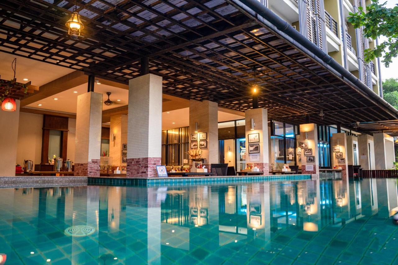 Hotel Blue Sky Patong Exterior foto